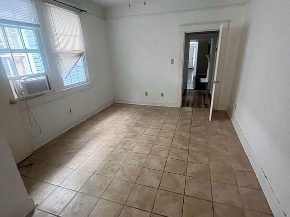 4th image of 3738 Clematis St