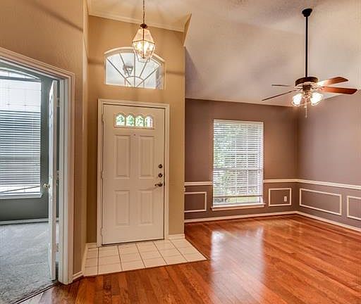 3rd image of 7875 Creekview Dr