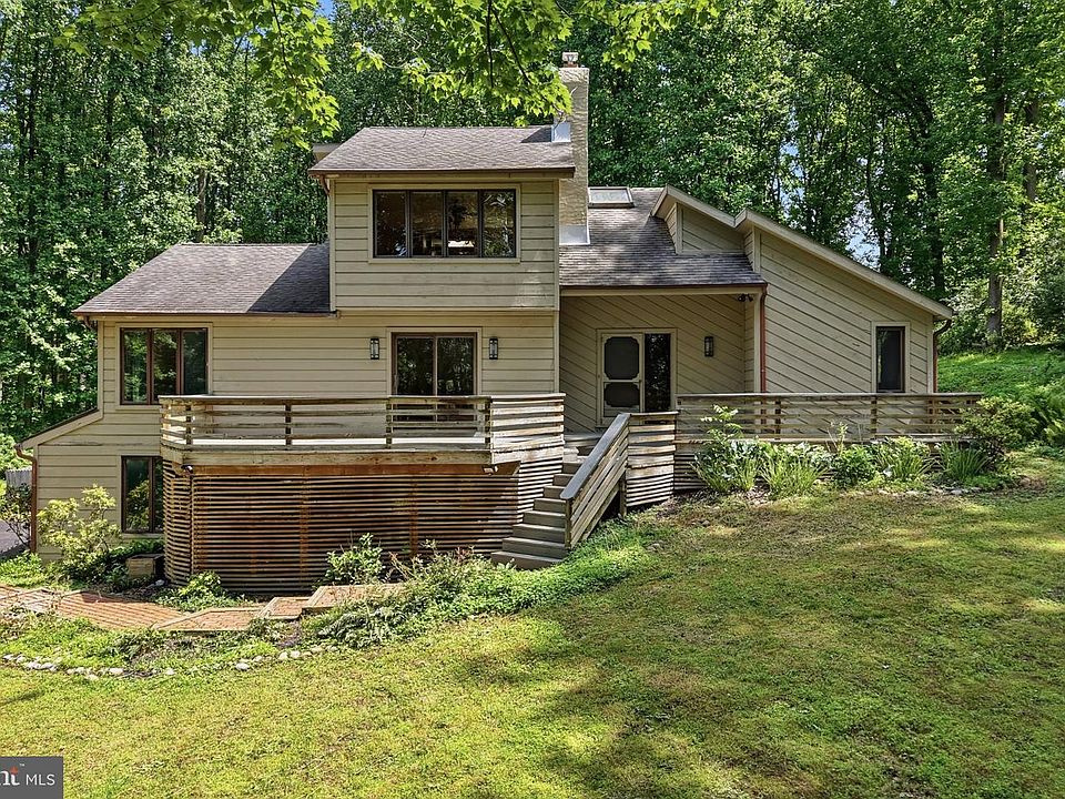 1st image of 3 Upper Bank Dr