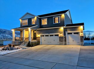 1547 W Spring Meadow Ln, Farmington, UT 84025