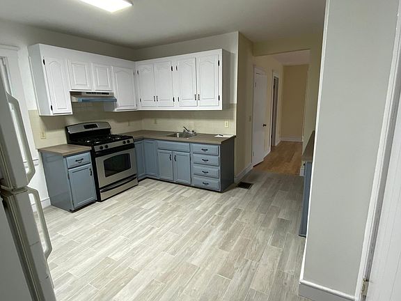 3rd image of 325 Grant Ave