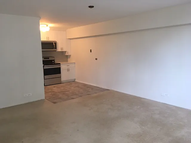 4250 N Marine Dr #329 — Photo 6
