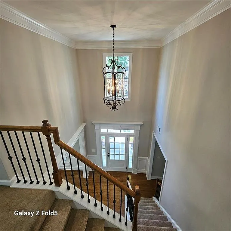 5 bed, 3.0 bath, 3021 sqft, $3,600 — Photo 3