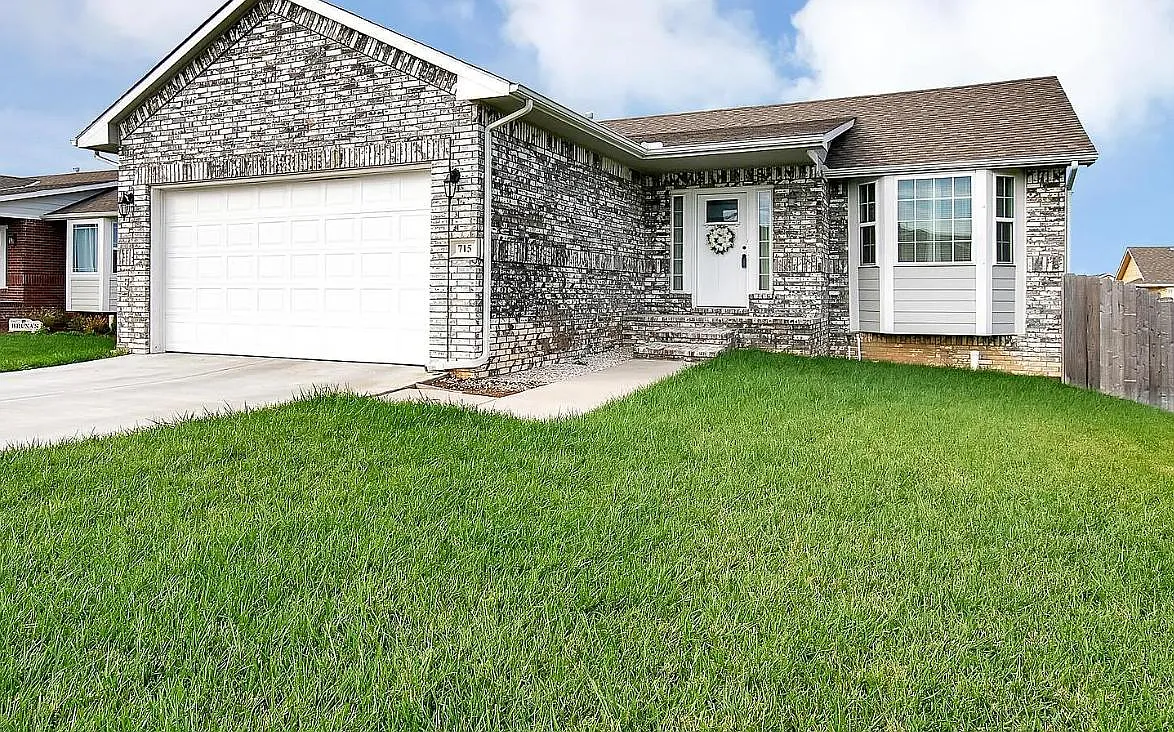 Property Photo - 715 S Cherrywood Cir