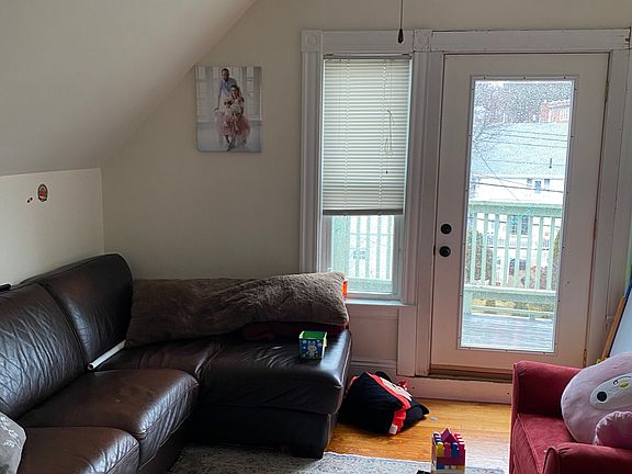 4th image of 147 Essex St #3