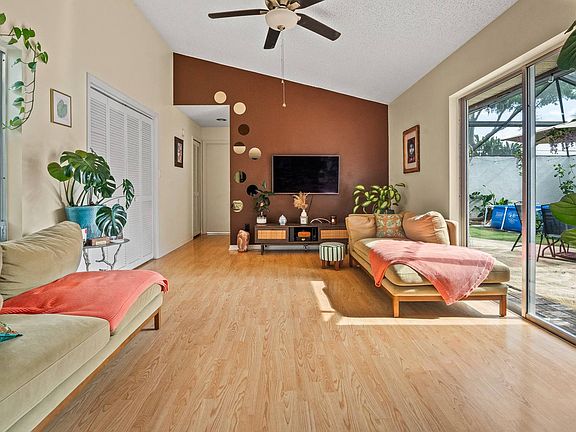 5th image of 5059 Jamaica Cir
