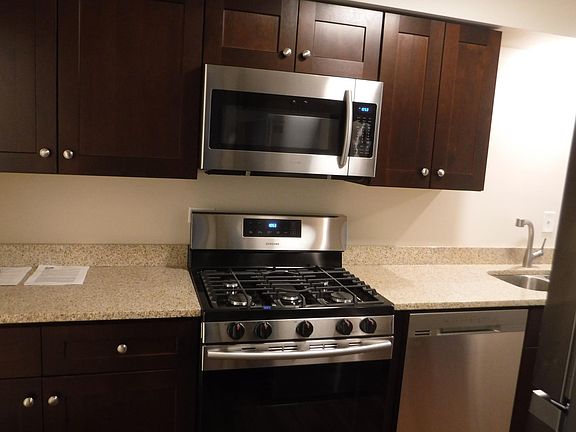 2nd image of 120 S Grove Ave APT 1
