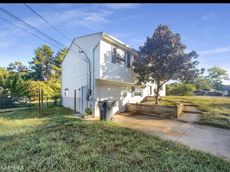 4309 Twin Pines Dr — Photo 2