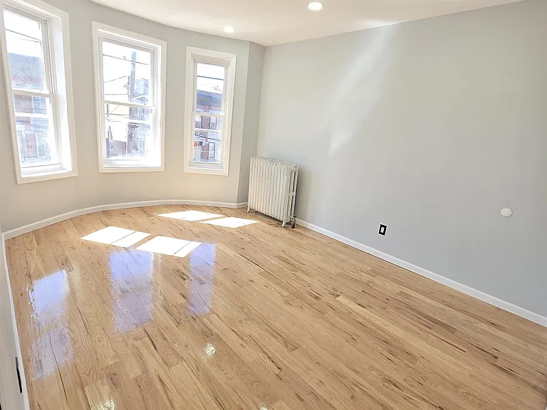 236 Fulton Ave — Photo 7