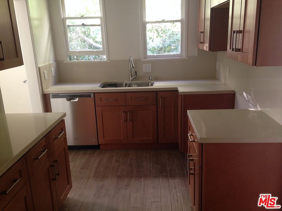 2nd image of 1831 Thayer Ave