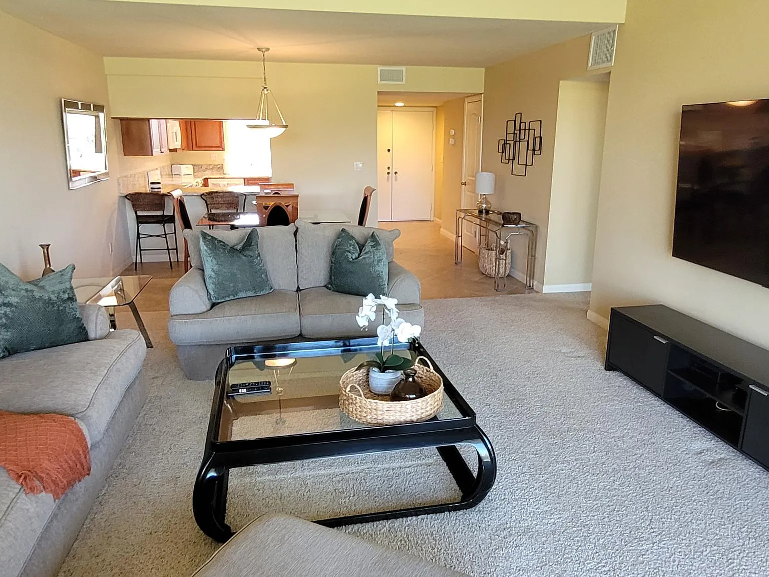 2 bed, 1270 sqft, $2,000 — Photo 4