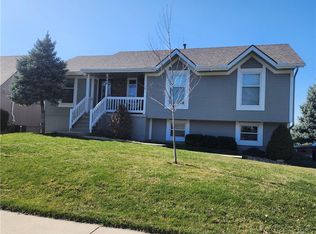 600 SE Athens Dr, Lees Summit, MO 64063