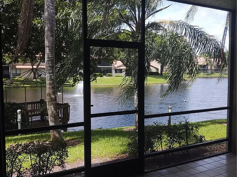 5801 Coach House Cir #B — Photo 25