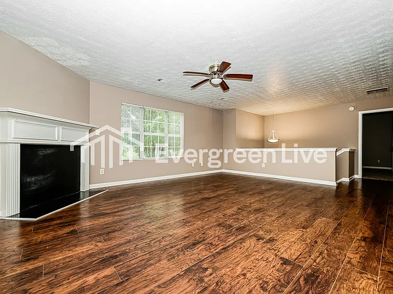 2053 Oak Terrace Dr SE — Photo 2