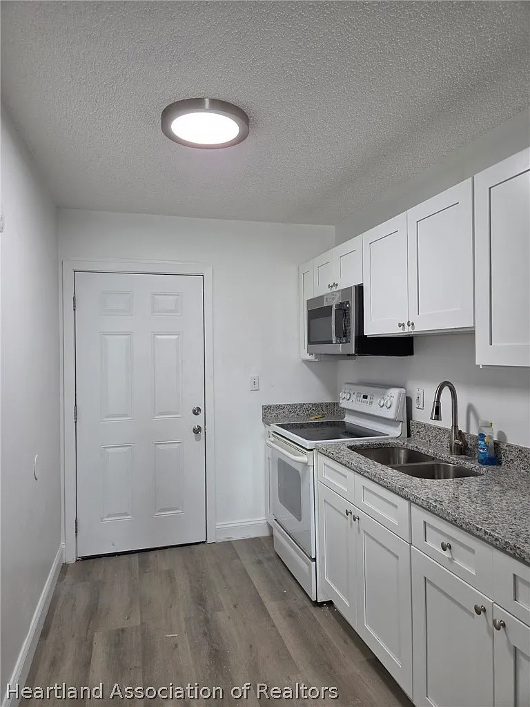 3 bed, 1.0 bath, 1000 sqft, $1,400 — Photo 2