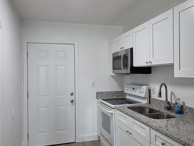 4131 Commercial Dr #4131 — Photo 2
