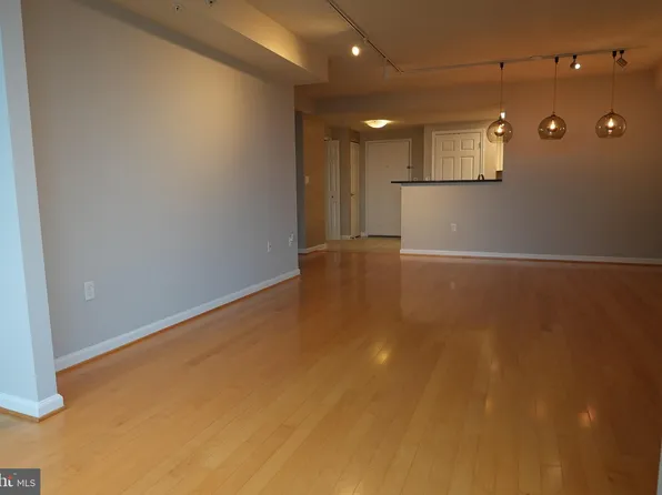 2726 Gallows Rd APT 1212, Vienna, VA 22180