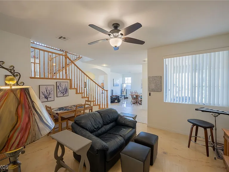 359 Hoskins Ct — Photo 8
