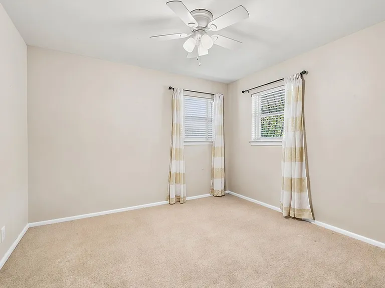 1127 Mount Rainier Dr — Photo 16