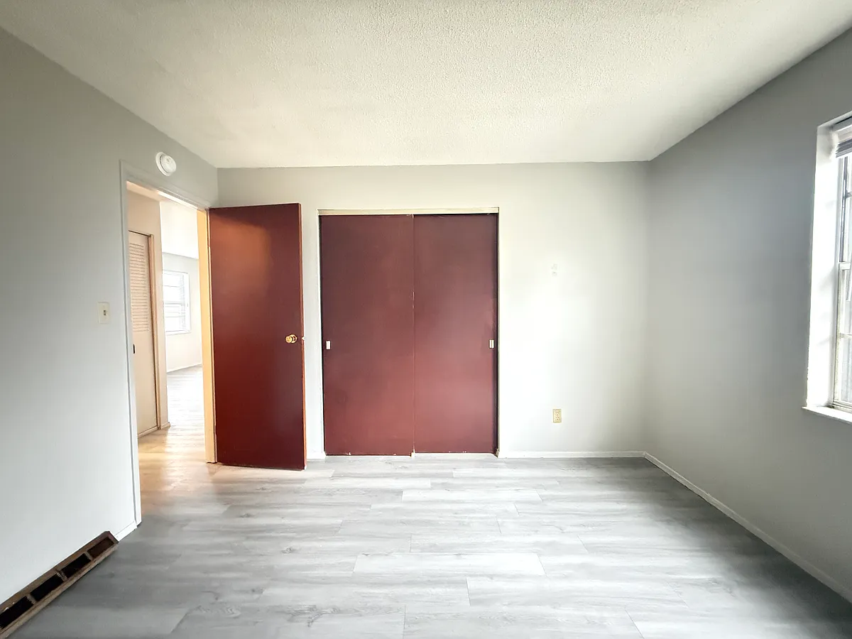 Building Photo - 18 Regency Ct #18