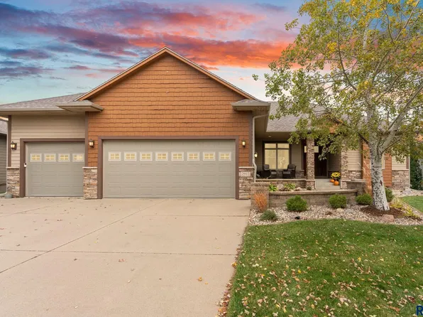 2912 W Cinnamon Cir, Sioux Falls, SD 57108