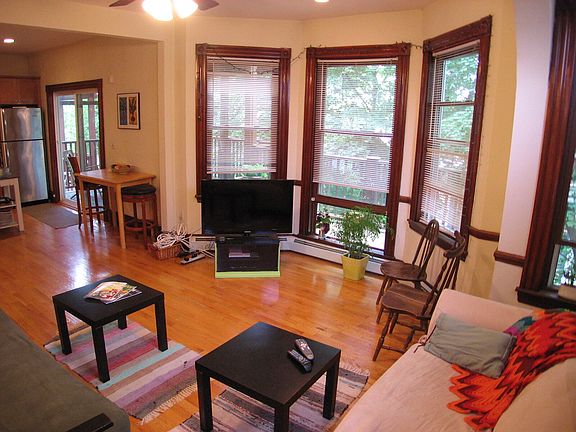 2nd image of 118 Chestnut Ave