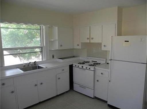 2nd image of 23 Russell Park #2