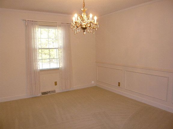 4th image of 550 Wells Dr