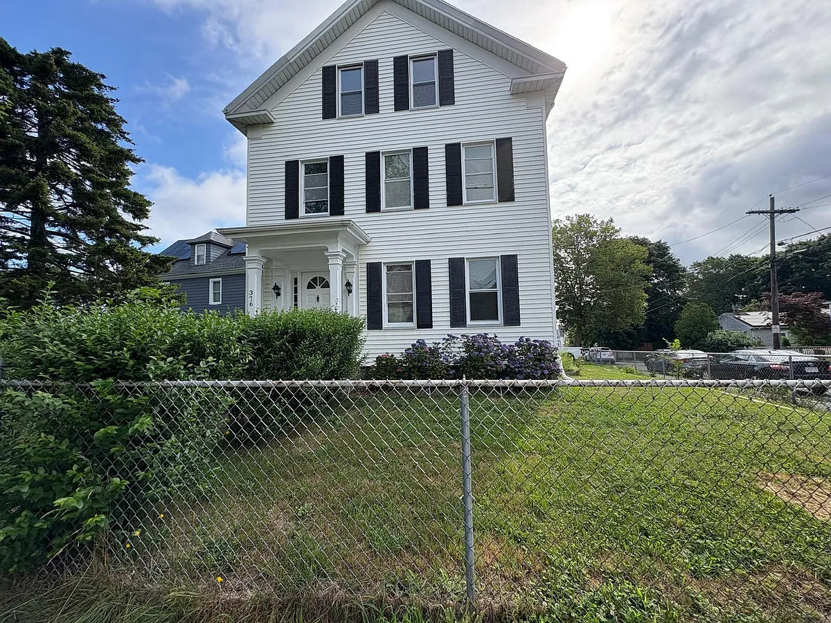 Building Photo - 376 Summer St #2