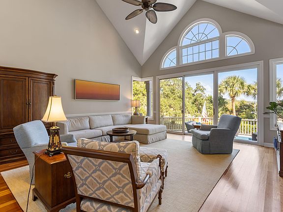 4th image of 3552 Seaview Dr
