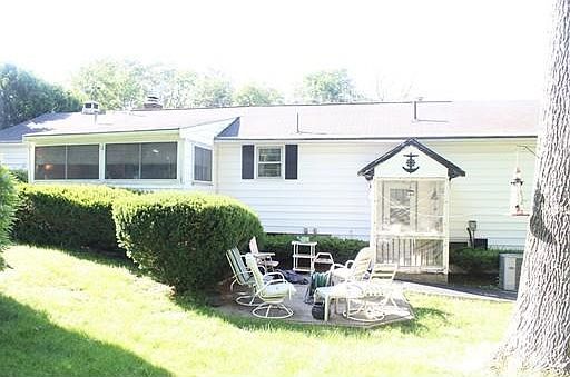 4th image of 35 Cornell Dr