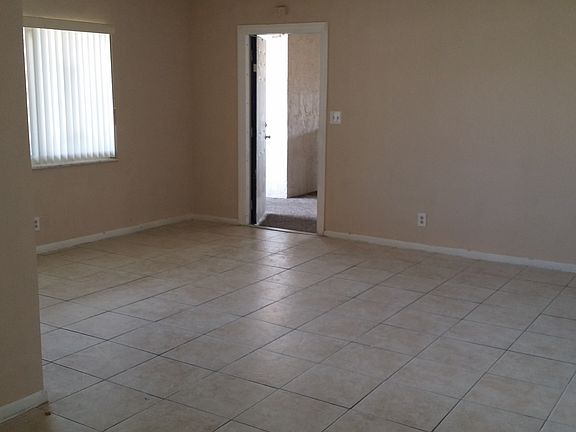 4th image of 4075 NE 1st Ave APT 12