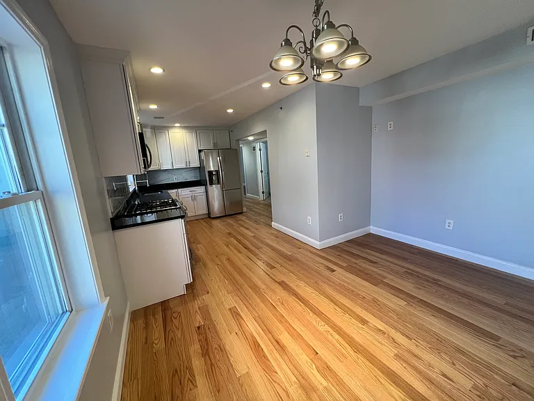 1613 Dorchester Ave — Photo 3