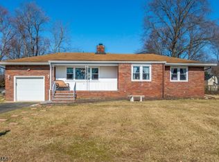 5 Tobia Pl, Fairfield, NJ 07004