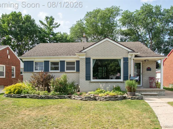 28491 N Clements Cir, Livonia, MI 48150