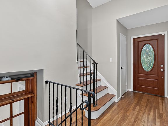 2nd image of 10 Sycamore Rd