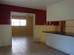 4th image of 1016 Mainland Dr