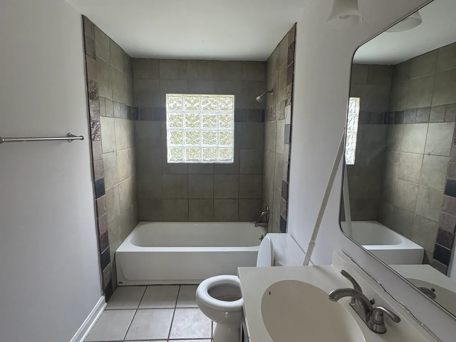 3 bed, 1114 sqft, $1,495 — Photo 4