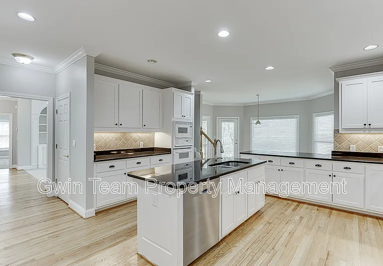9345 Riverclub Pkwy — Photo 17