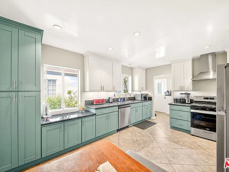 9928 Robbins Dr — Photo 22