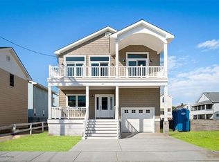 103 E Stanton Rd, Wildwood Crest, NJ 08260