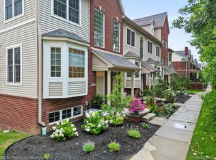 557 Village Ln, Milford, MI