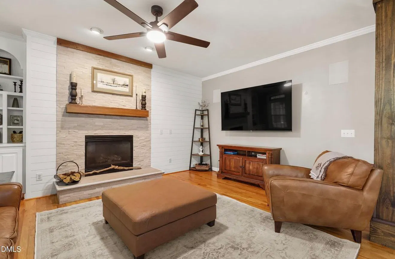 4 bed, 2894 sqft, $3,300 — Photo 4