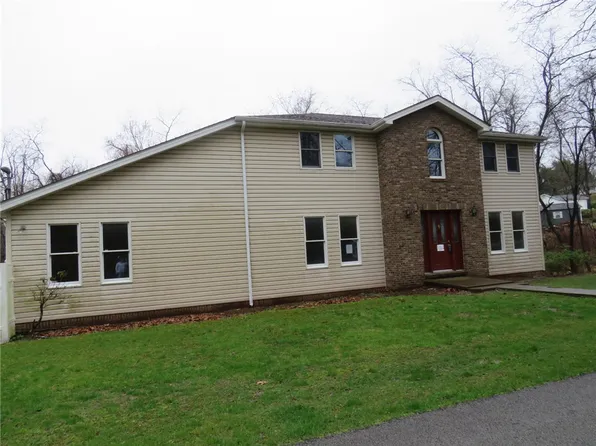 328 Comstock Dr, North Huntingdon, PA 15642