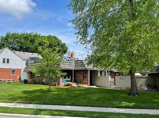 927 43rd St, Des Moines, IA 50312