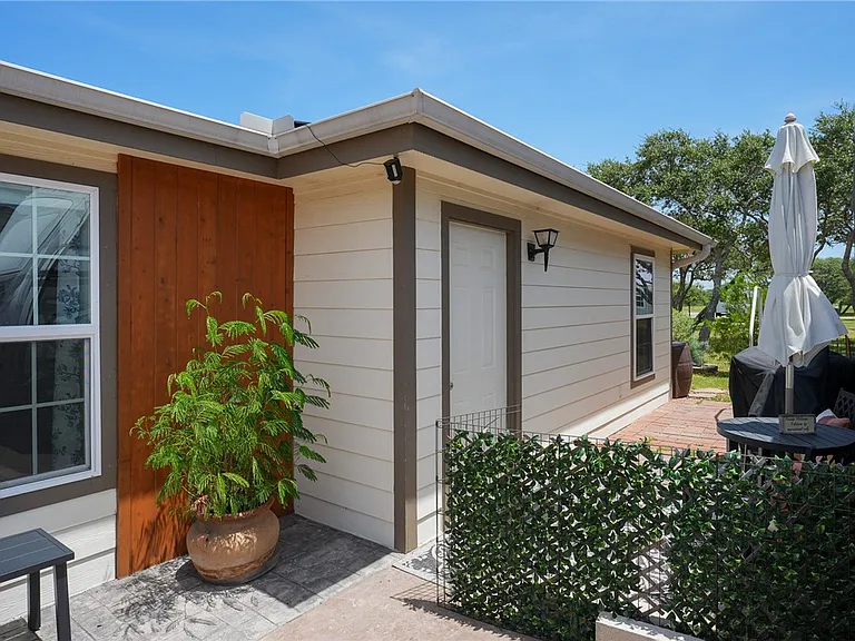 72 Augusta Cir — Photo 4