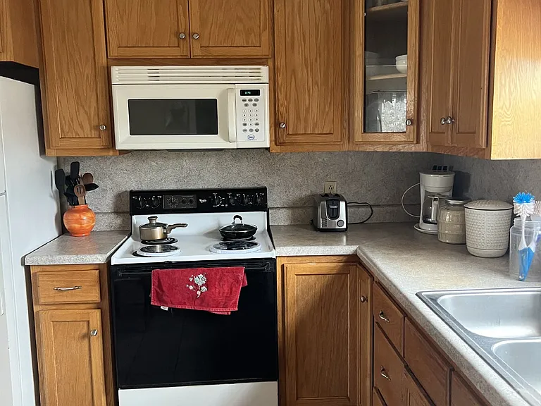 101 Southampton Dr — Photo 3