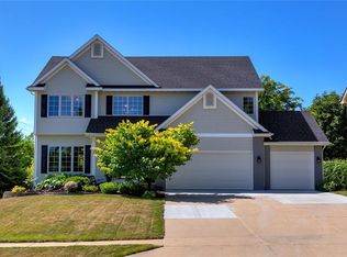 14220 Elmcrest Ct, Clive, IA 50325