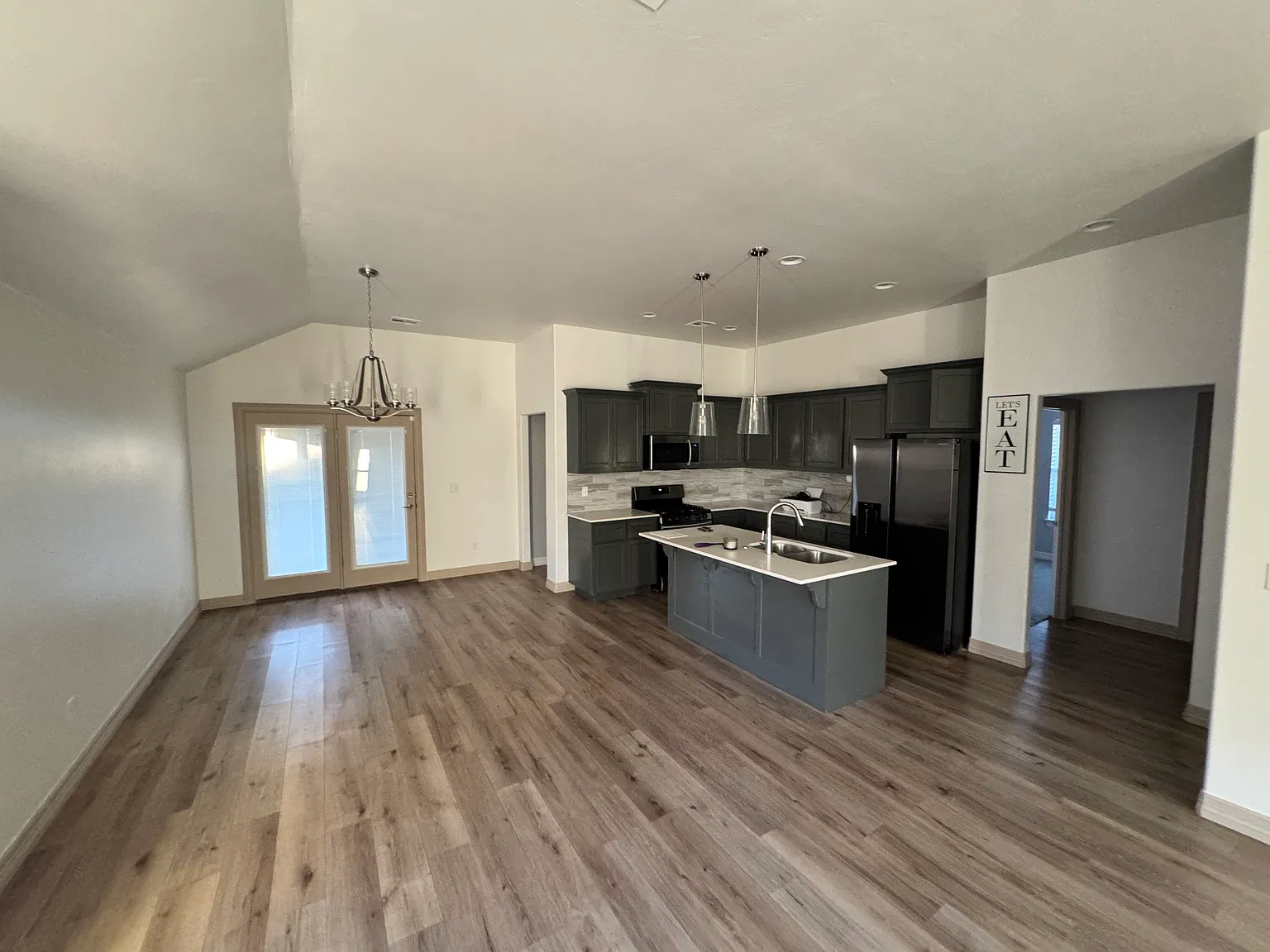 4 bed, 1739 sqft, $2,200 — Photo 2