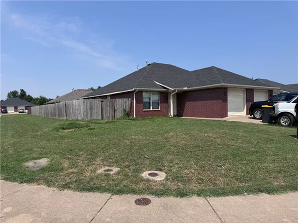 201 & 203 Asher Ct, Rogers, AR 72758